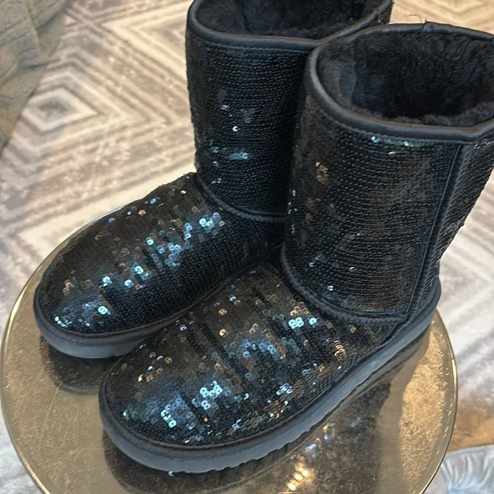 $240 UGG Australia Classic Short SPARKLES Black Sequin Boots Size 9 3161 - Picture 2 of 10